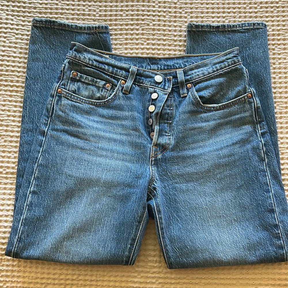 Levi’s 501 Jeans- Medium Wash, low stretch “Erin Can’t Wait” - Picture 3 of 7